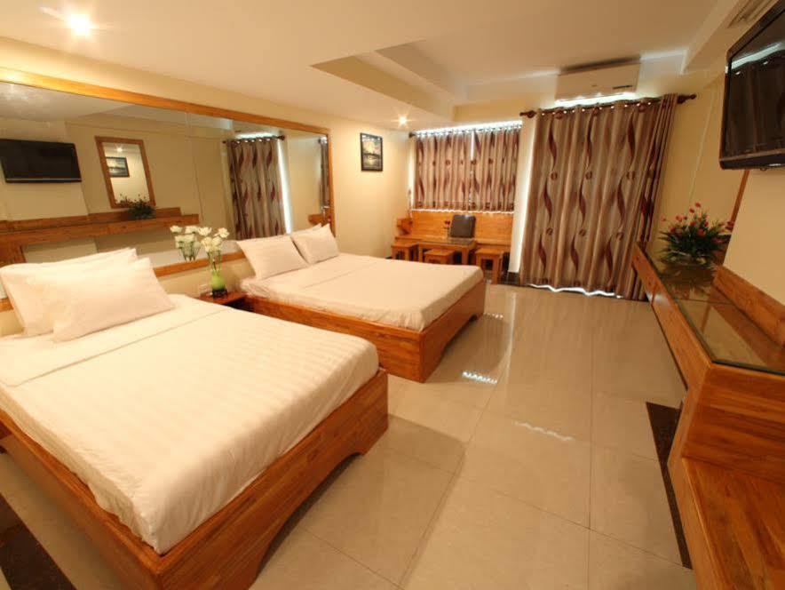 Lucky Star 2 Hotel Phnom Penh Exteriör bild