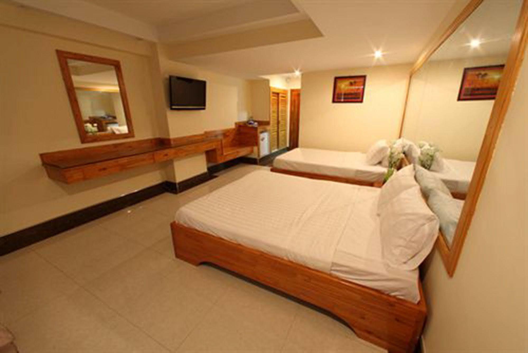 Lucky Star 2 Hotel Phnom Penh Exteriör bild