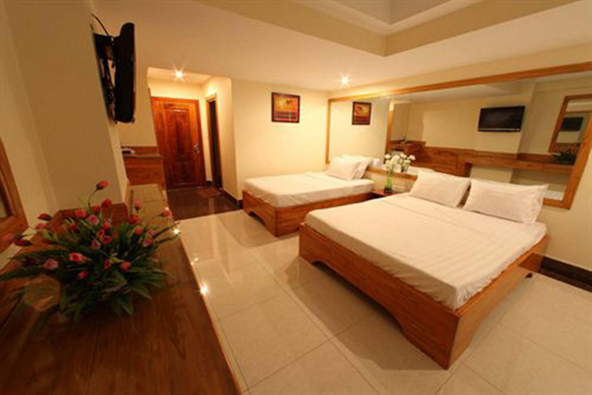Lucky Star 2 Hotel Phnom Penh Exteriör bild