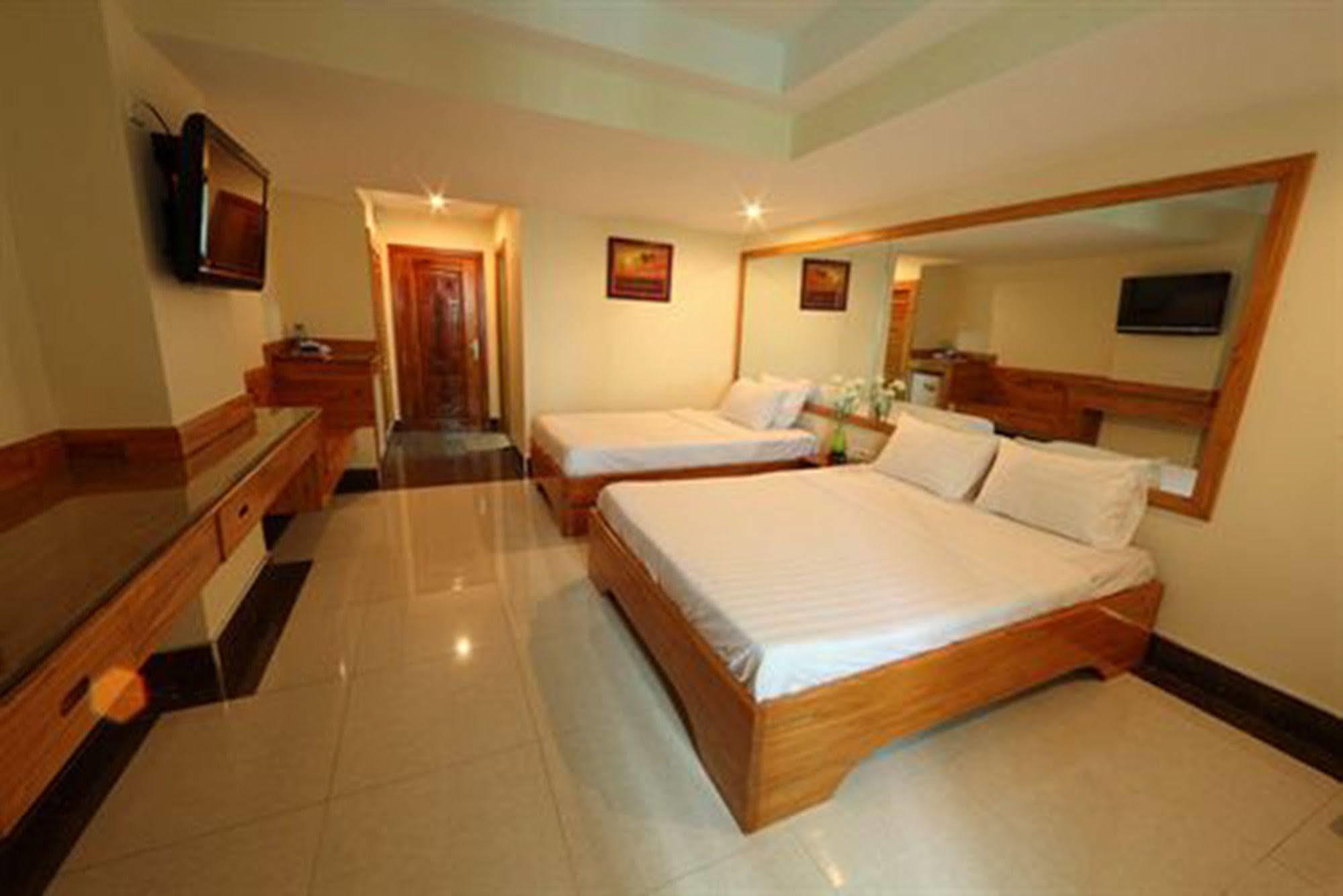 Lucky Star 2 Hotel Phnom Penh Exteriör bild