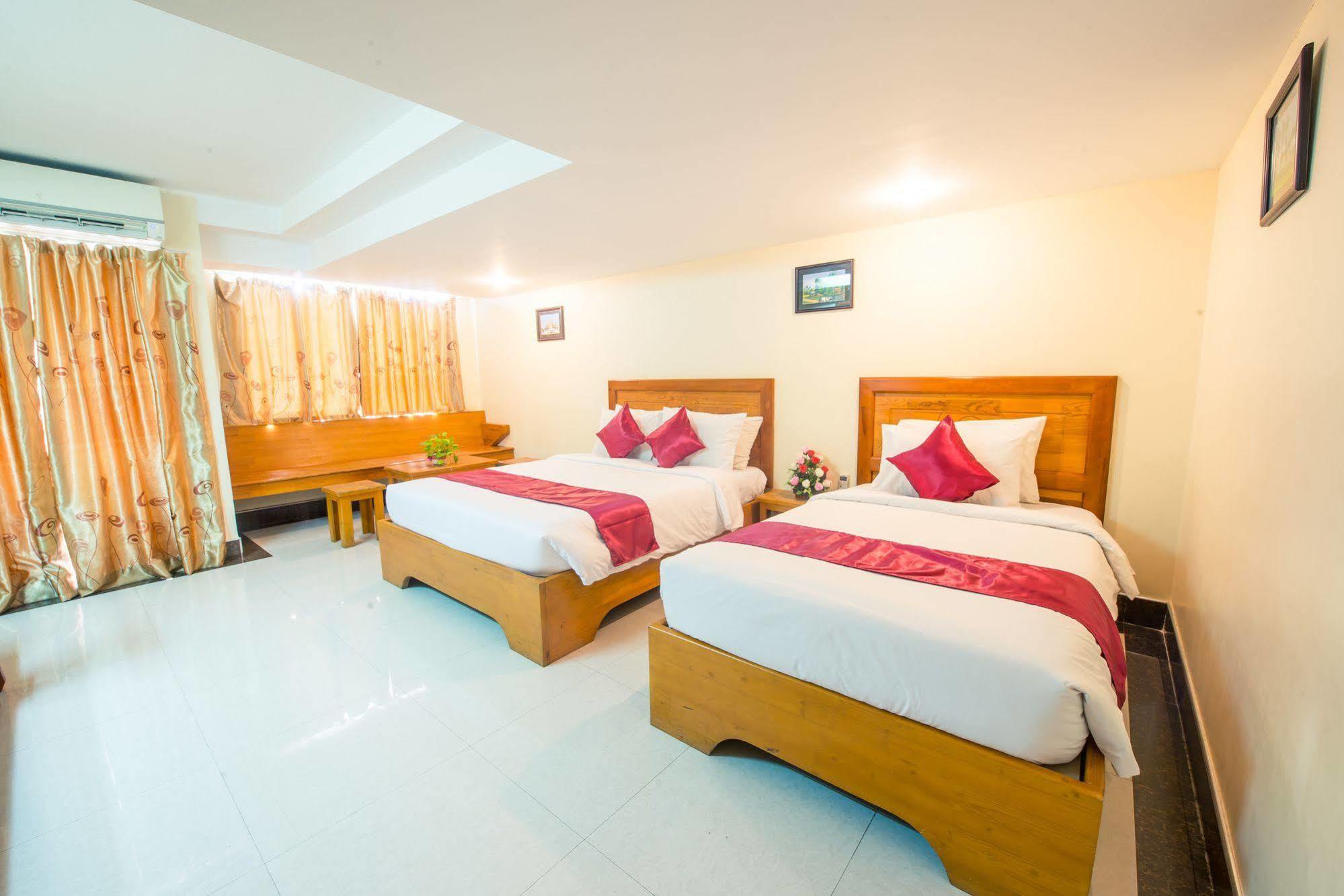 Lucky Star 2 Hotel Phnom Penh Exteriör bild
