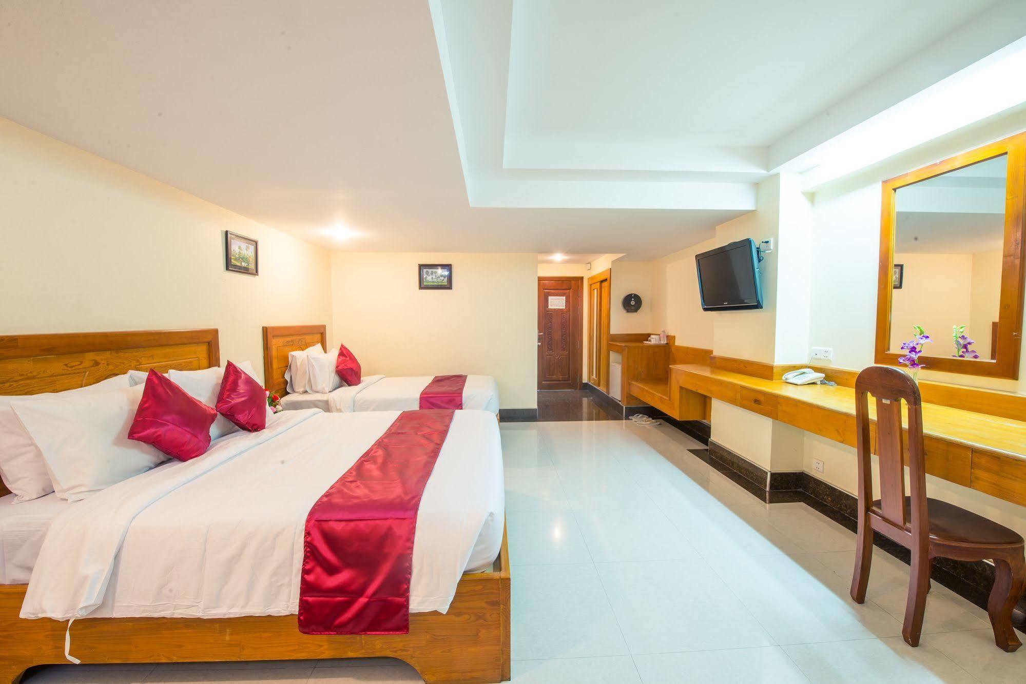 Lucky Star 2 Hotel Phnom Penh Exteriör bild