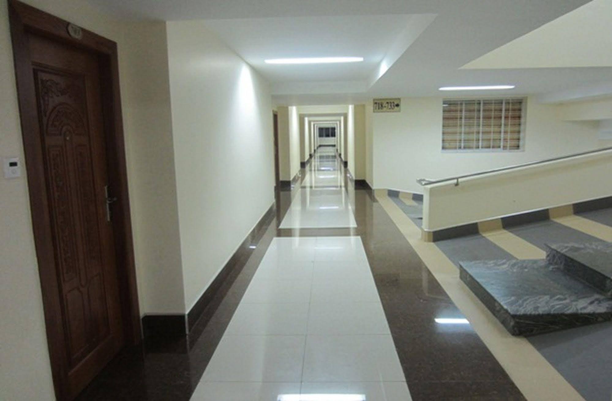 Lucky Star 2 Hotel Phnom Penh Exteriör bild