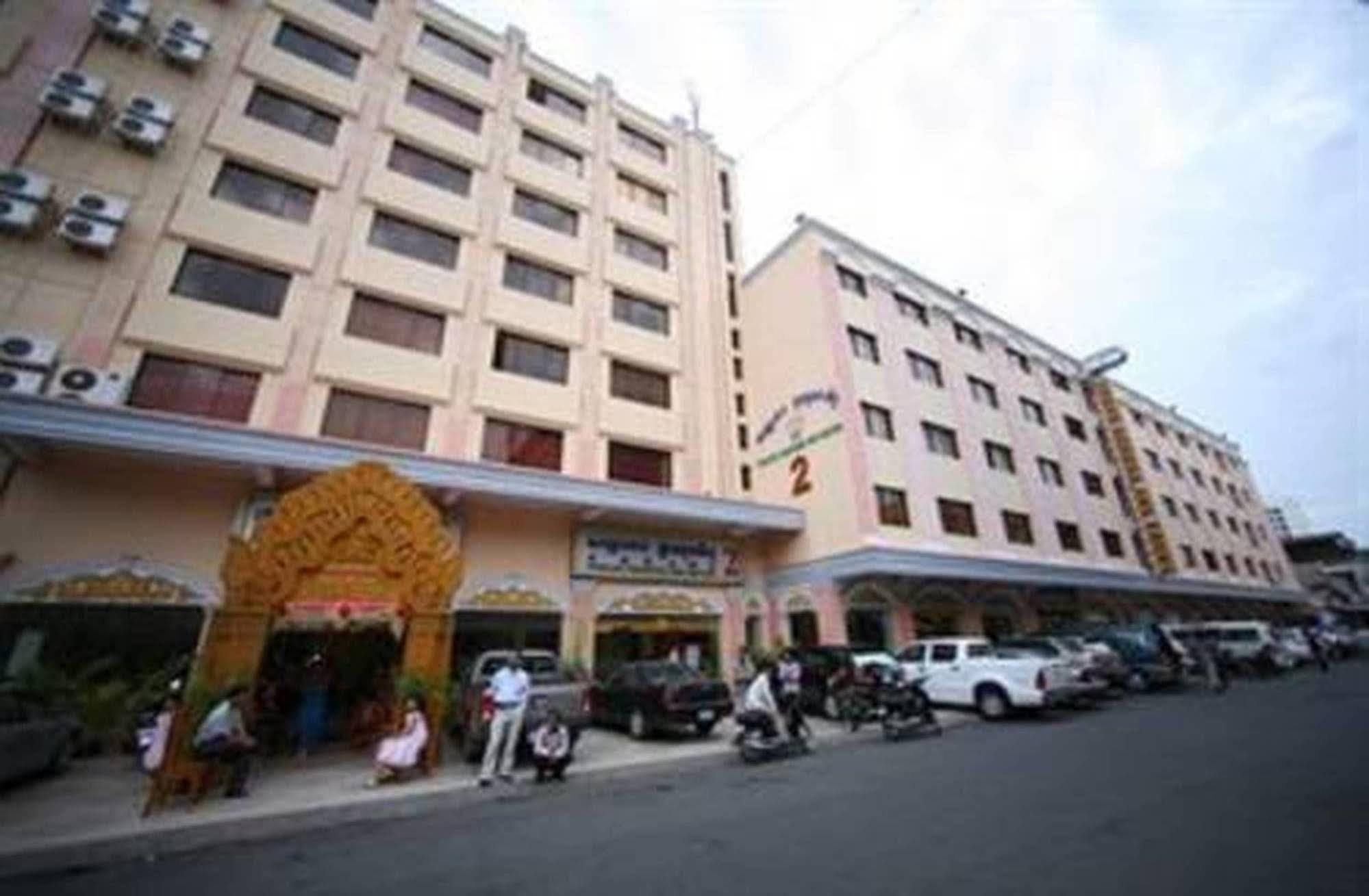 Lucky Star 2 Hotel Phnom Penh Exteriör bild